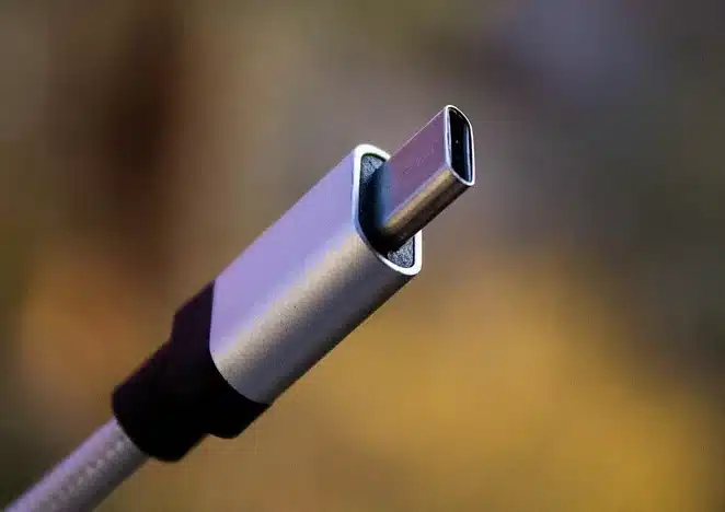 تفاوت بین USB C و Thunderbolt چیست؟ راهنمای جامع